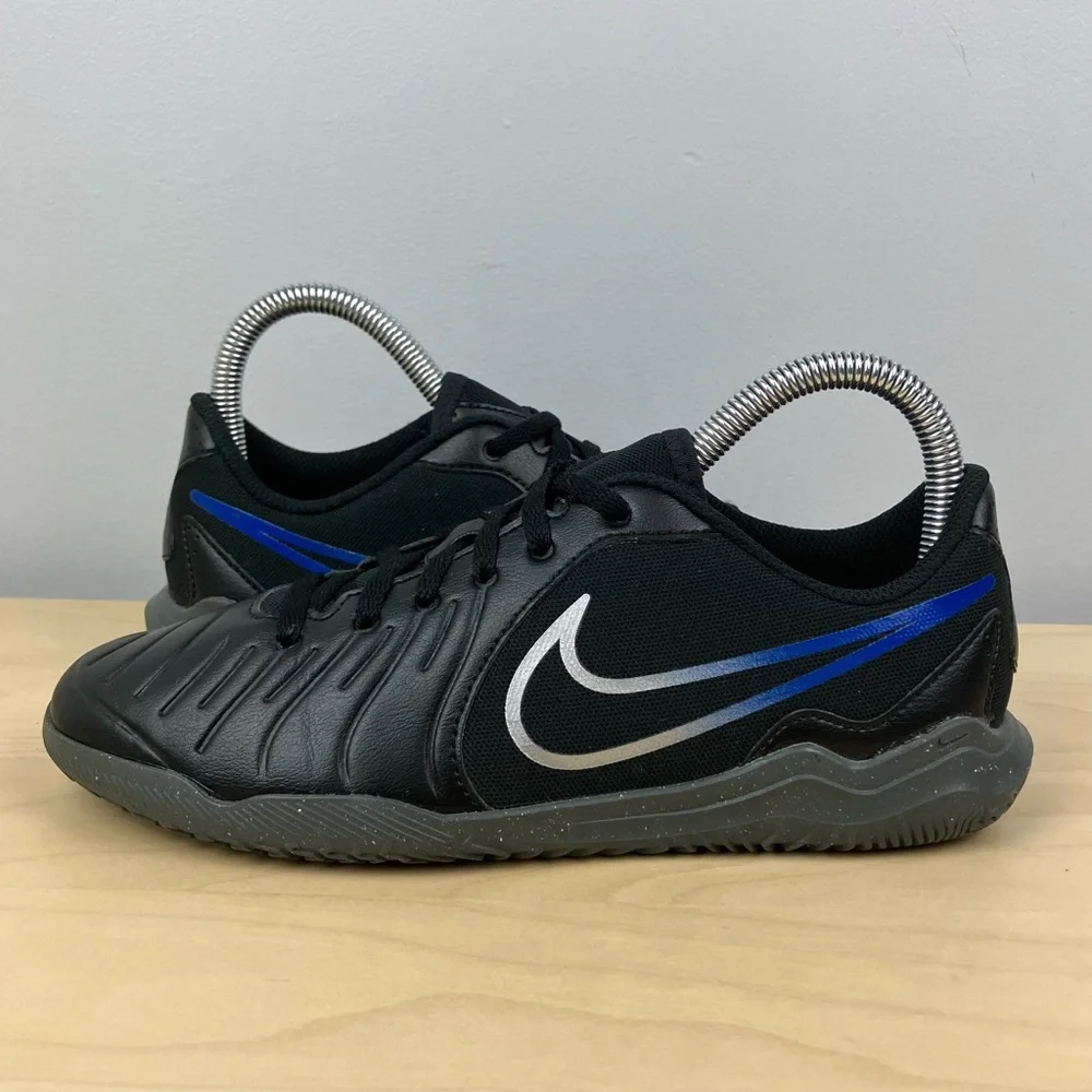 Nike Kids Size 5Y Jr. Tiempo Legend 10 Club Indoor Soccer Shoes Black